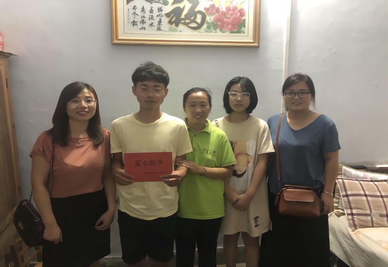 愛心助學.jpg